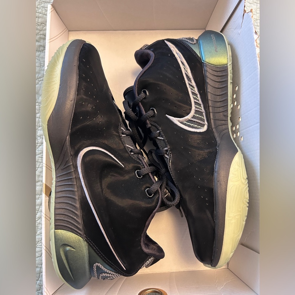 Lebron XXI basketball shoes